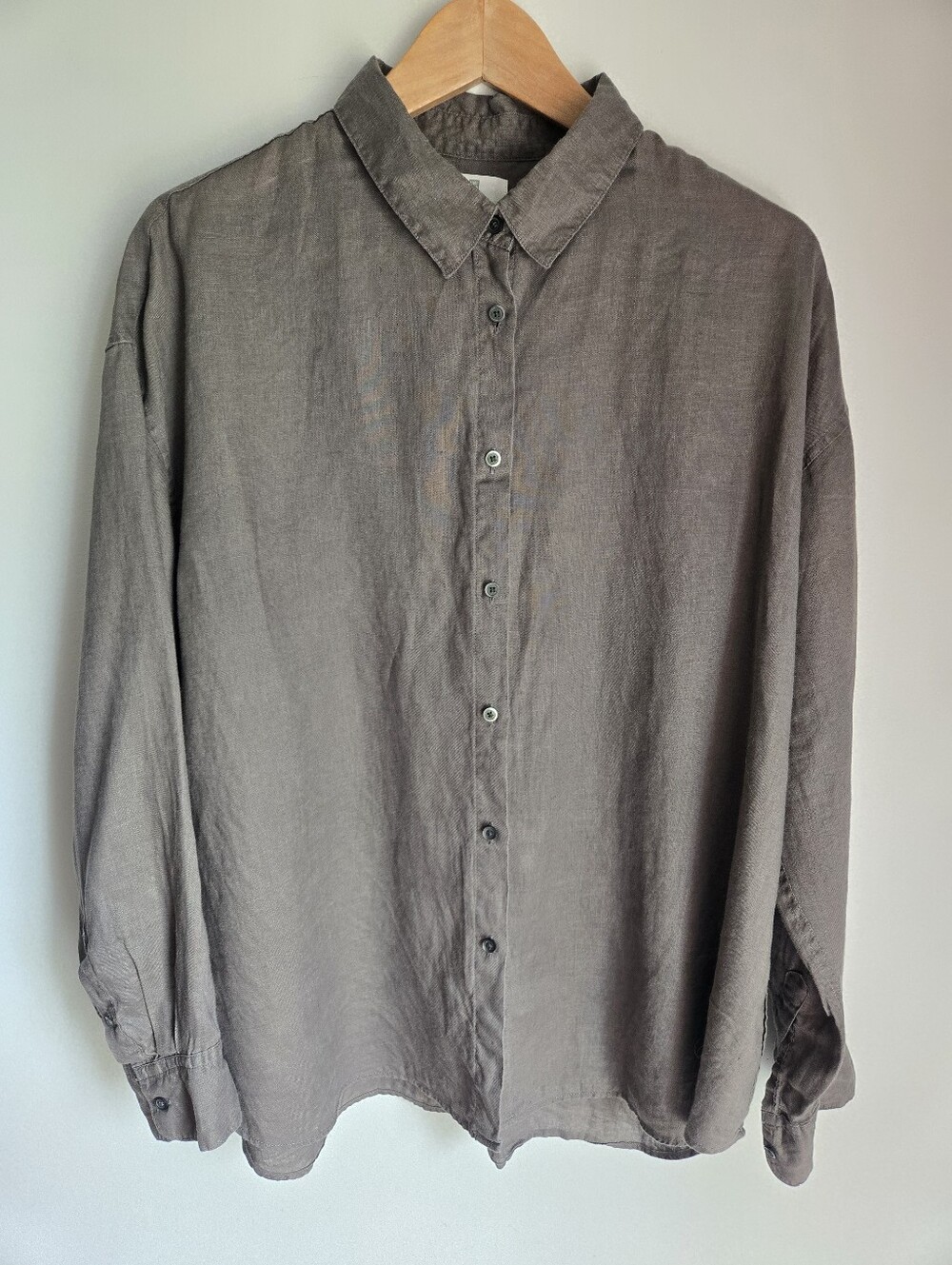 UNIQLO Classic Button-Up Linen Shirt in Gray